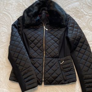 Like new-worn once! WHBM quilted jacket w: detachable faux fur collar in XS.